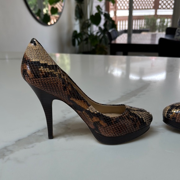 Elegant Snakeskin Patterned Stiletto Heels - Picture 1 of 5